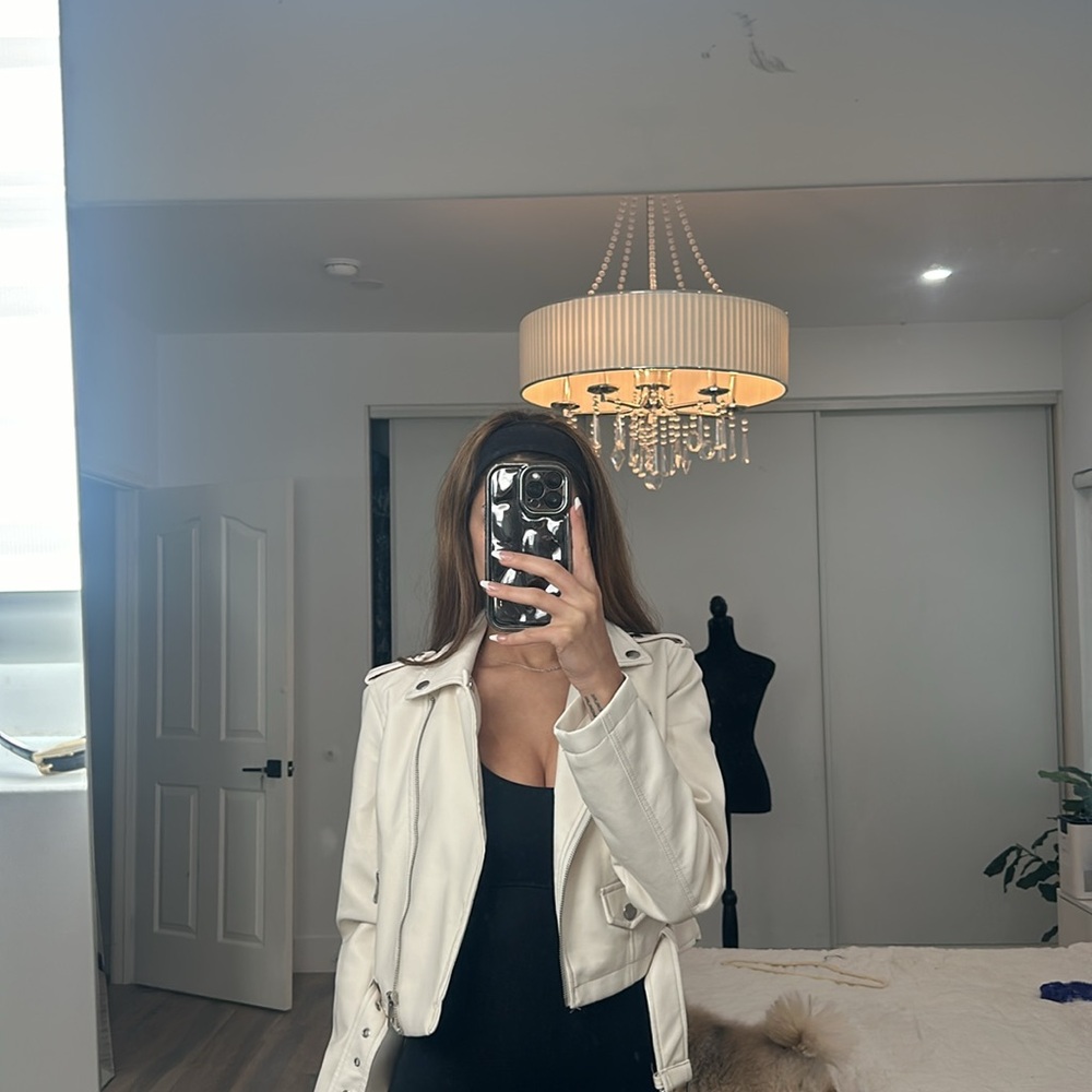 🤍 - Picture 4 of 7